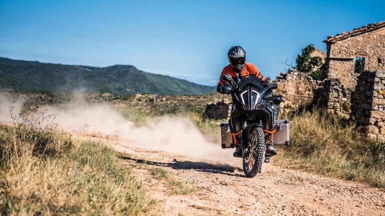 Moto KTM 1090 Super Adventure R 3 action - auteco